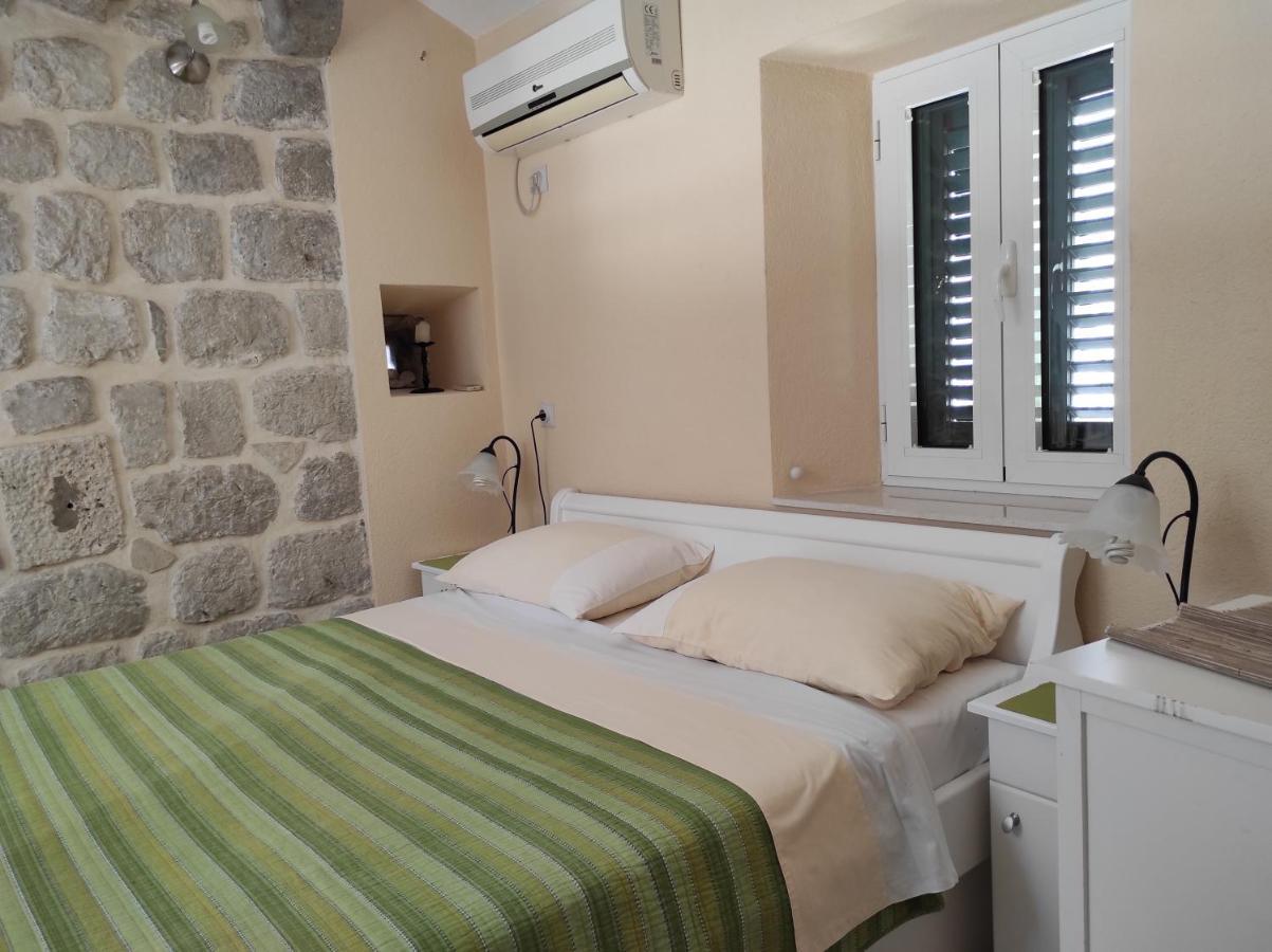 Gudelj Apartments Perast Luaran gambar