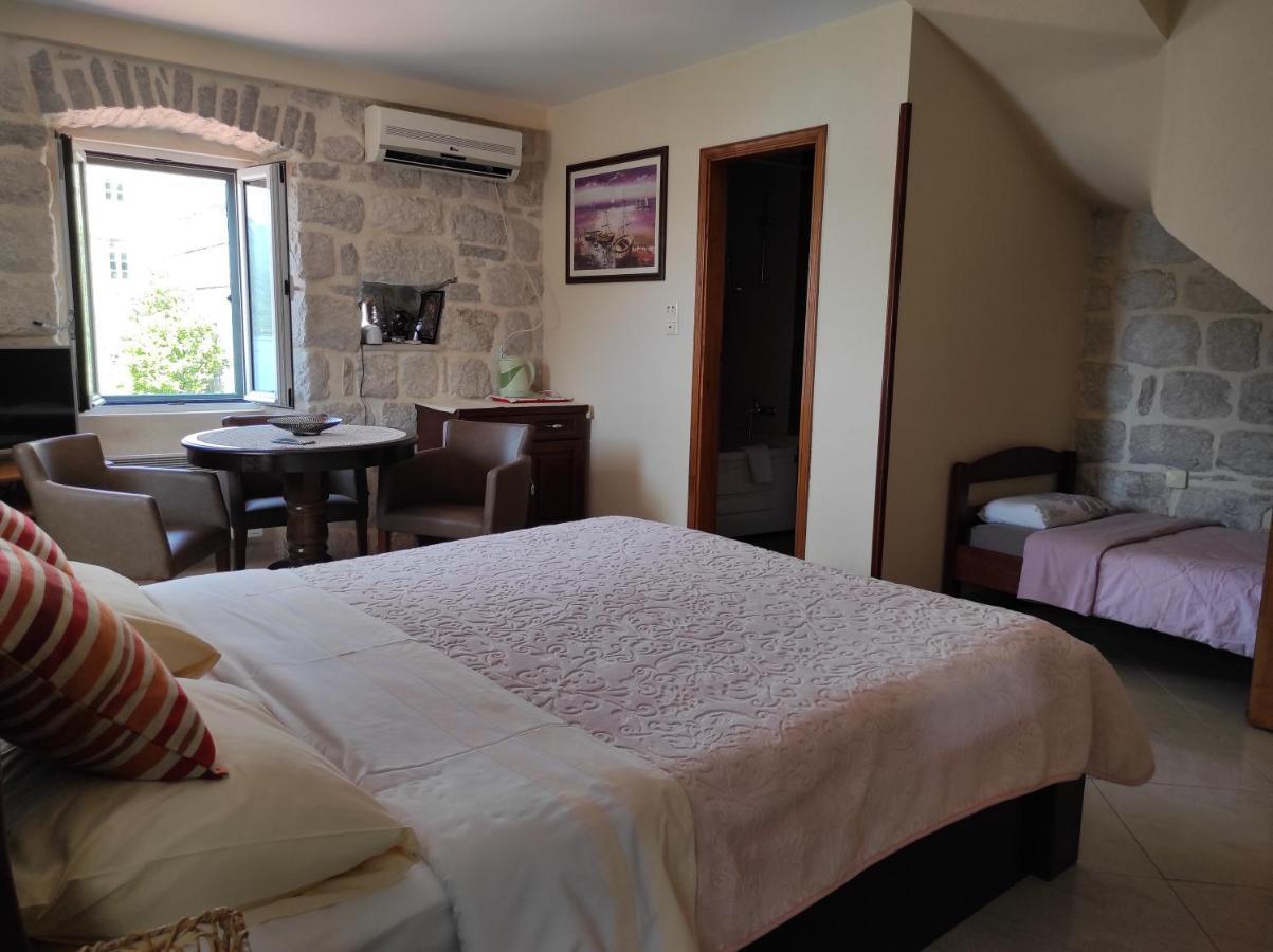 Gudelj Apartments Perast Luaran gambar