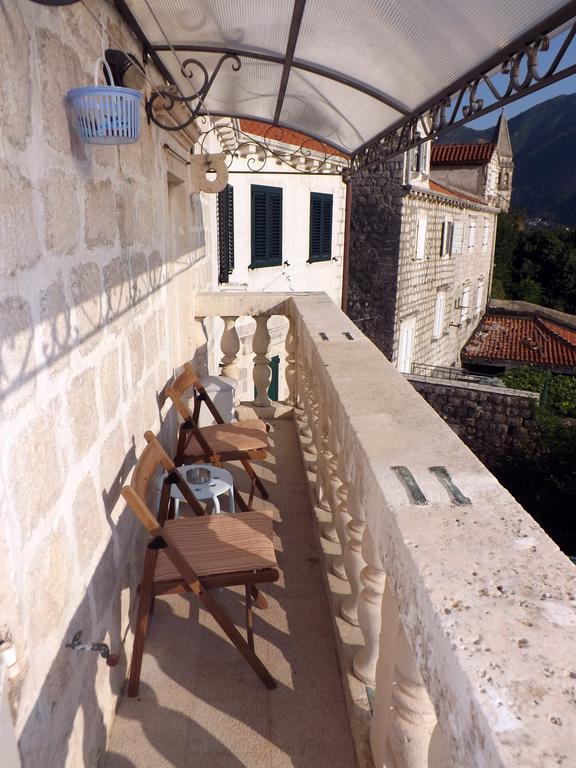 Gudelj Apartments Perast Bilik gambar