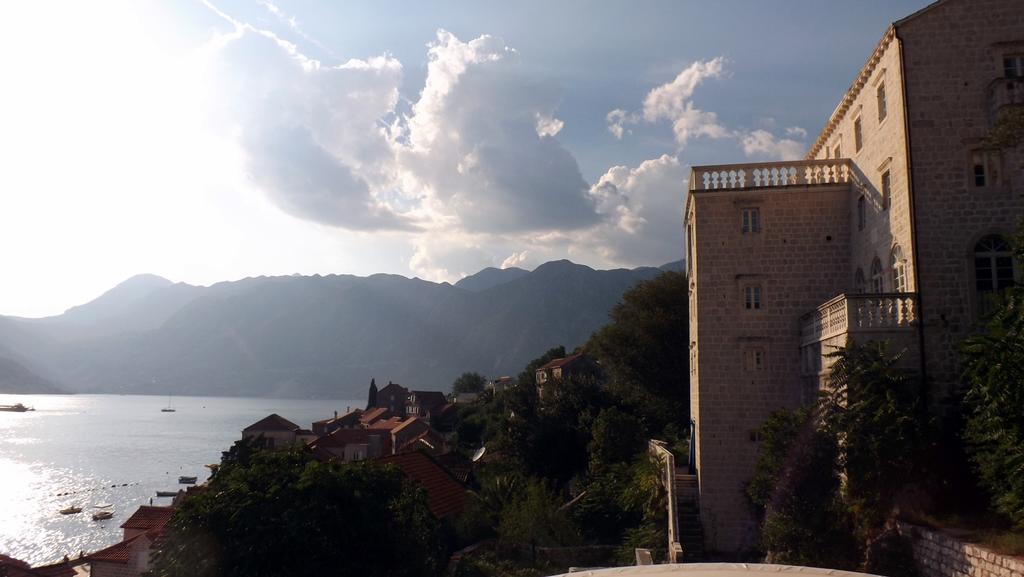 Gudelj Apartments Perast Bilik gambar