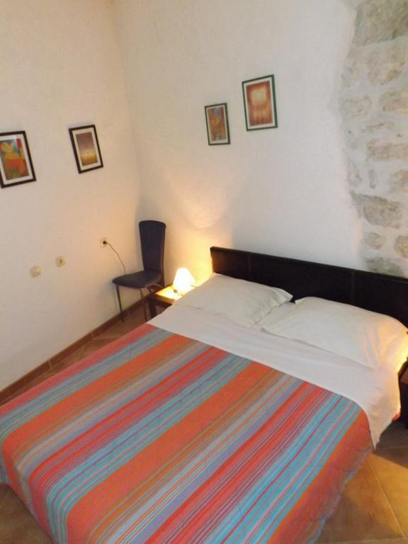 Gudelj Apartments Perast Bilik gambar