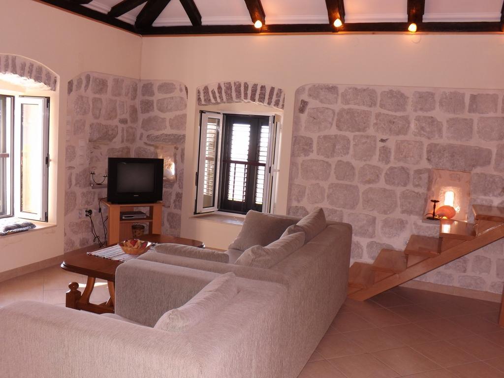 Gudelj Apartments Perast Bilik gambar