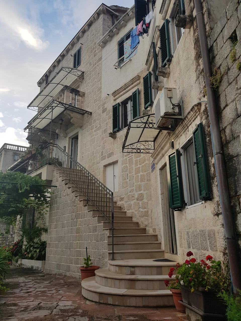 Gudelj Apartments Perast Luaran gambar